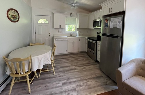 Narragansett House | Walk to Scarborough State Beach. Many weeks available.
