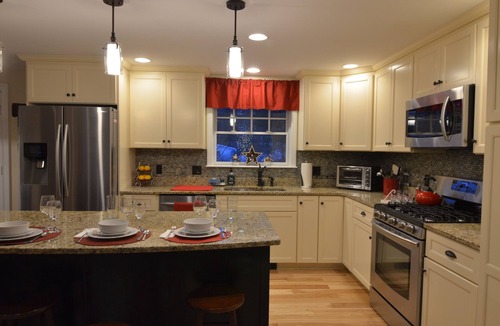 North Conway House | WALK TO VILLAGE/DINING/SHOPPING/MINUTES TO SKIING/OWNER OPERATED/CLEAN