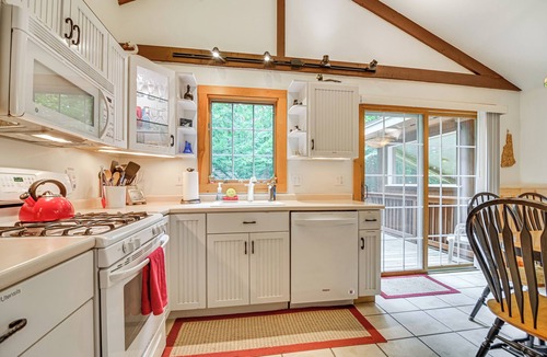 Eidelweiss Village Cabin | Walk to Water: Outdoor Gem w/Bunkhouse in Madison