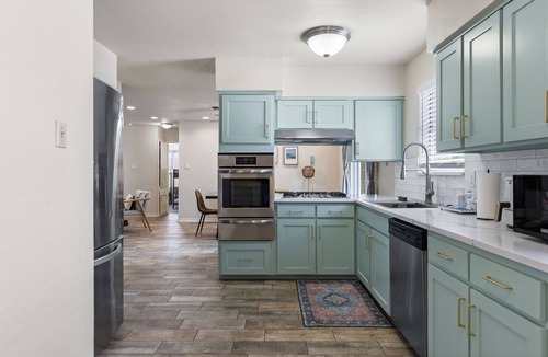 Arlington House | Walk to World Cup! - Gated Heated Pool - Playset - 6 Beds