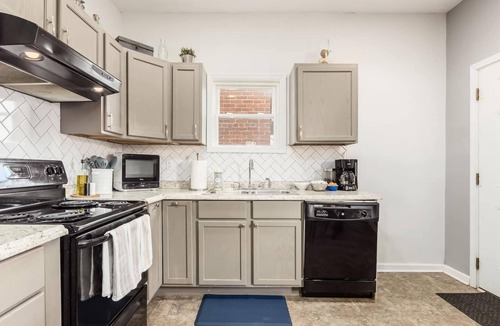 Weinland Park House | Walkable 1900s Townhome | Free Parking + Pets OK