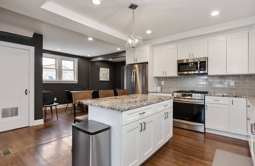 Clintonville House | Walkable Coffee, Restaurants, Shops, and Grocery! Huge backyard.