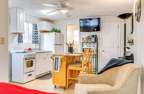 Delphi Apartment | Walkable Delphi Studio on Main Street w/Parking