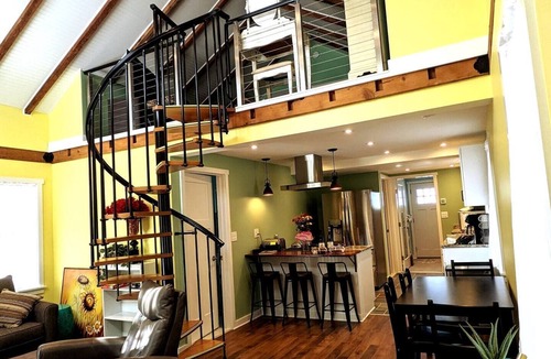 Downtown Buffalo Cottage | Walkable Elmwood Cottage, No Chores 2Bath 2BR 1Car