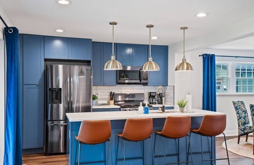 Detroit - Shoreway House | Walkable Gordon Square - Sleeps 8 - 3BR