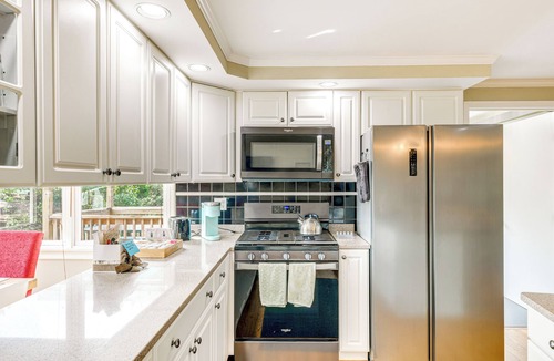 Clarence Apartment | Walkable Main Street Retreat! Apt in Clarence