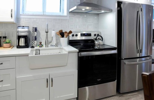 East Aurora Apartment | Walkable - Village of East Aurora Craftsman Quaint Gardens