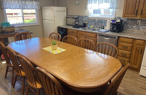 Conneaut Lakeshore Cottage | Walking distance to beach area of Conneaut lake- 4 beds-Dog Friendly- NO Smoking