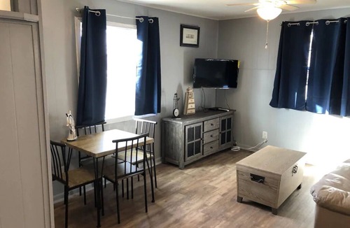 Grove Cabin | Waterfront 1 Bedroom/Cabin I/New Remodeled