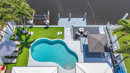 South New River Isles House | Waterfront Bungalow Heated Pool Pineapple Key