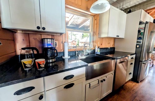 Lamoine Cabin | Waterfront Cabin Retreat with Deck Swing in Lamoine Point, Maine
