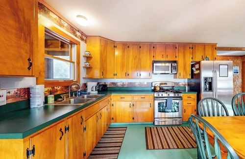 Greenville Cabin | Waterfront cabin w/outdoor firepit, dock, and lake views - dogs welcome