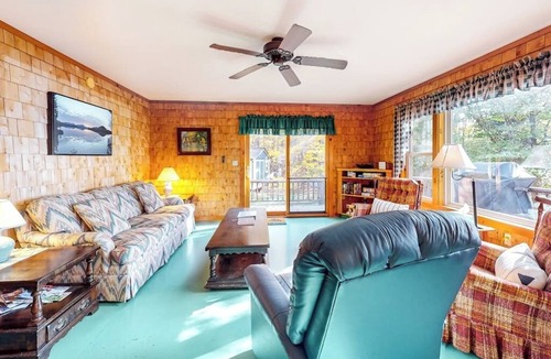 Greenville Cabin | Waterfront cabin w/outdoor firepit, dock, and lake views - dogs welcome
