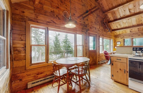 Beaver Cove Cabin | Waterfront cabin with amazing views from the deck & lake access