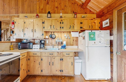 Beaver Cove Cabin | Waterfront cabin with amazing views from the deck & lake access