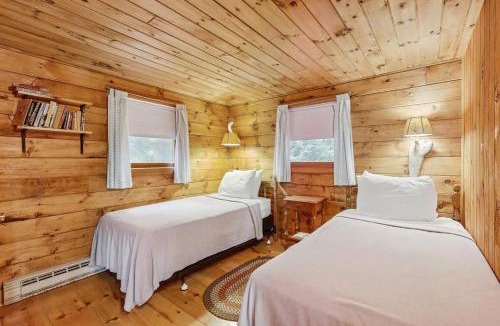 Greenville House | Waterfront cabin with amazing views from the deck & lake access