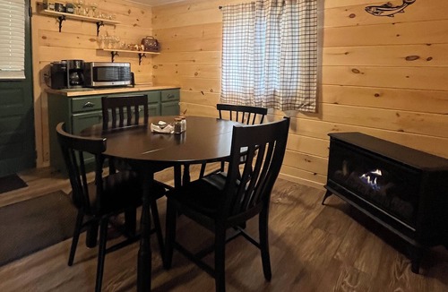 East Hickory House | Waterfront Campfires With a Relaxing Creek View. Trout View Cottage near ANF.