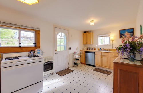 Marlboro Cottage | Waterfront Cottage - 17 Mi to Acadia Ntnl Pk!