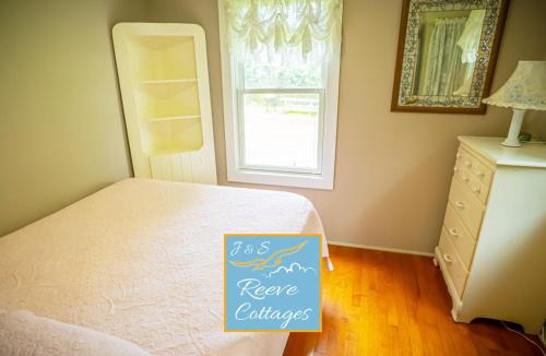 Aquebogue House | Waterfront Cottage 4