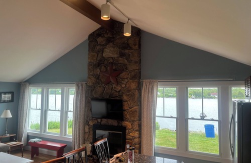 Narragansett Cottage | Waterfront Cottage on Salt Pond in the Heart of Narragansett