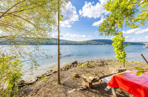 Middlesex Cabin | Waterfront cottage with private beach