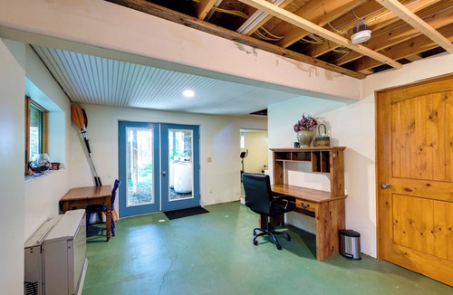 Deer Isle Cottage | Waterfront Deer Isle Retreat w/Fire Pit!