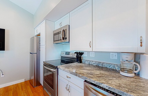 Waldoboro Apartment | Waterfront, dog-friendly suite with Broad Cove access, firepit & sunrise view
