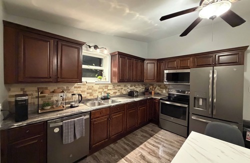 Summerside House | Waterfront Haven- Hot Tub- Kayak Access- 7 minutes from Summerside