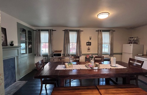 West Newton House | Waterfront, Historic Guest House. next to GAP Trail!