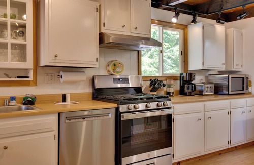 Lake Arrowhead Cabin | Waterfront Lake Arrowhead Cabin w/Dock & Fire Pit