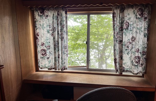 Colton House | Waterfront Location. Panoramic Views. Swimming. Treehouse Tranquility. Private.