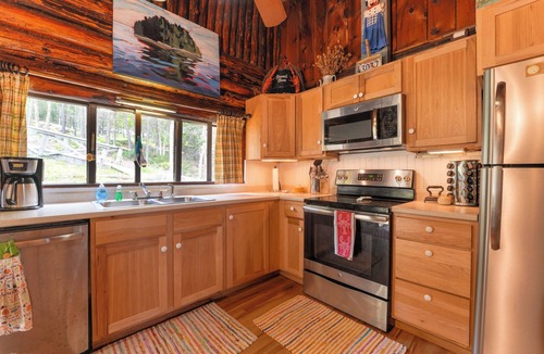 Boothbay Harbor Cabin | Waterfront Log Cabin Private Community Beach. CLOSEST TO TOWN less 10 min walk!