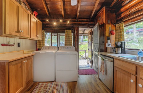 Boothbay Harbor Cabin | Waterfront Log Cabin Private Community Beach. CLOSEST TO TOWN less 10 min walk!