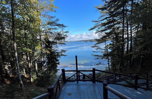Boothbay Harbor Cabin | Waterfront Log Cabin Private Community Beach. CLOSEST TO TOWN less 10 min walk!