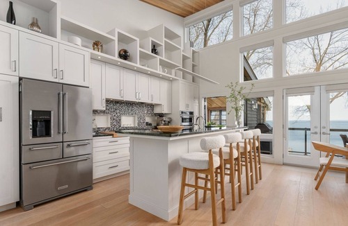 Oro-Medonte House | Waterfront Luxury at Fox & Fern Retreat