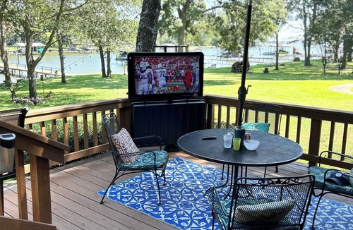 Leisure Land House | Waterfront Oasis, Private Dock, Deck, Fire Pit, Outdoor TV, Sleeps 8, Kayaks