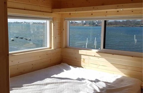 Snug Harbor House | Waterfront on Potter Salt Pond steps from East Matunuck State Beach!