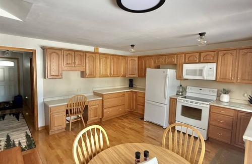 East Baldwin Cottage | WATERFRONT ON SAND POND WITH A PRIVATE SANDY BEACH