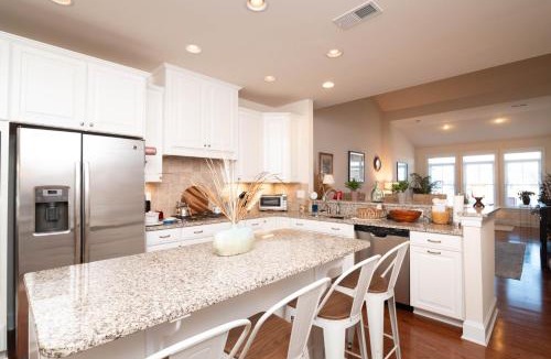 Sun Ridge House | Waterfront Resort with Community Amenities that Sleeps 13