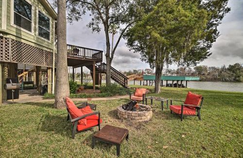 Barrett House | Waterfront San Jacinto River Home w/Boat Slip!