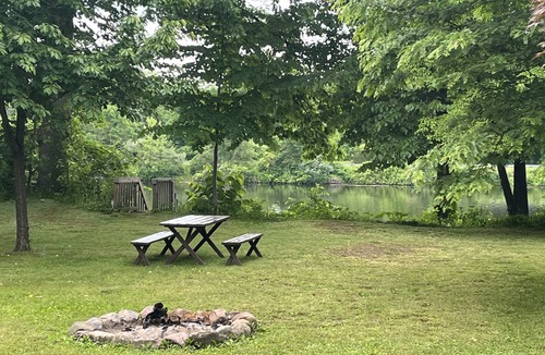 Albion Cottage | Waterfront Waterport Cottage Fishing at the Dam