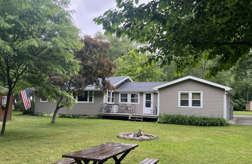 Albion Cottage | Waterfront Waterport Cottage Fishing at the Dam