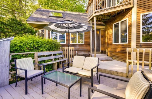 West Bath House | Waterfront West Bath Rental w/Screened-In Porch!