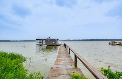 Yantis House | Waterfront Yantis Retreat w/Deck & Zipline!