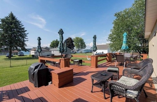 Cape Vincent Cottage | Waterview Charming 3 Bedroom Cottage in cool Cape Vincent. Huge yard.