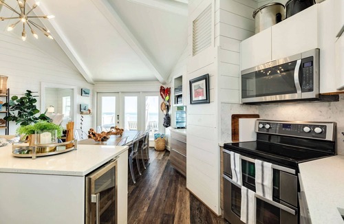 Surfside Beach House | Wave Watcher - Stylish, Direct Oceanview, Near Jetty