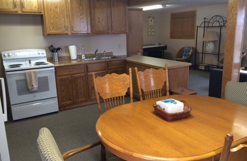 Pymatuning Central Cottage | Weekly Cottage rental At Pymatuning Lake! Next to Yorkies Ice Cream!