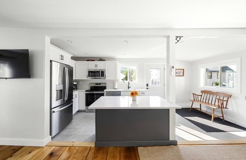 Weirs Beach House | Weirs Beach Getaway | Walk to Lake + Shops | Winni