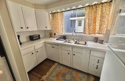 Oswego House | Welcome to happy home Oswego 5 bedroom to bathroom house with WiFi and AC
