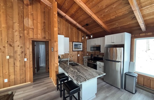 Honeoye Cabin | Welcome to The Last Resort. A delightful cabin with Wi-Fi in charming Honeoye.